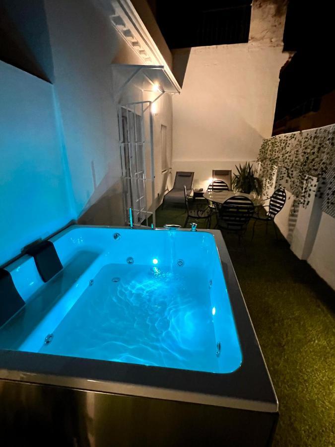 Downtown Apartment With Private Terrace & Jacuzzi Sevilla Exterior foto
